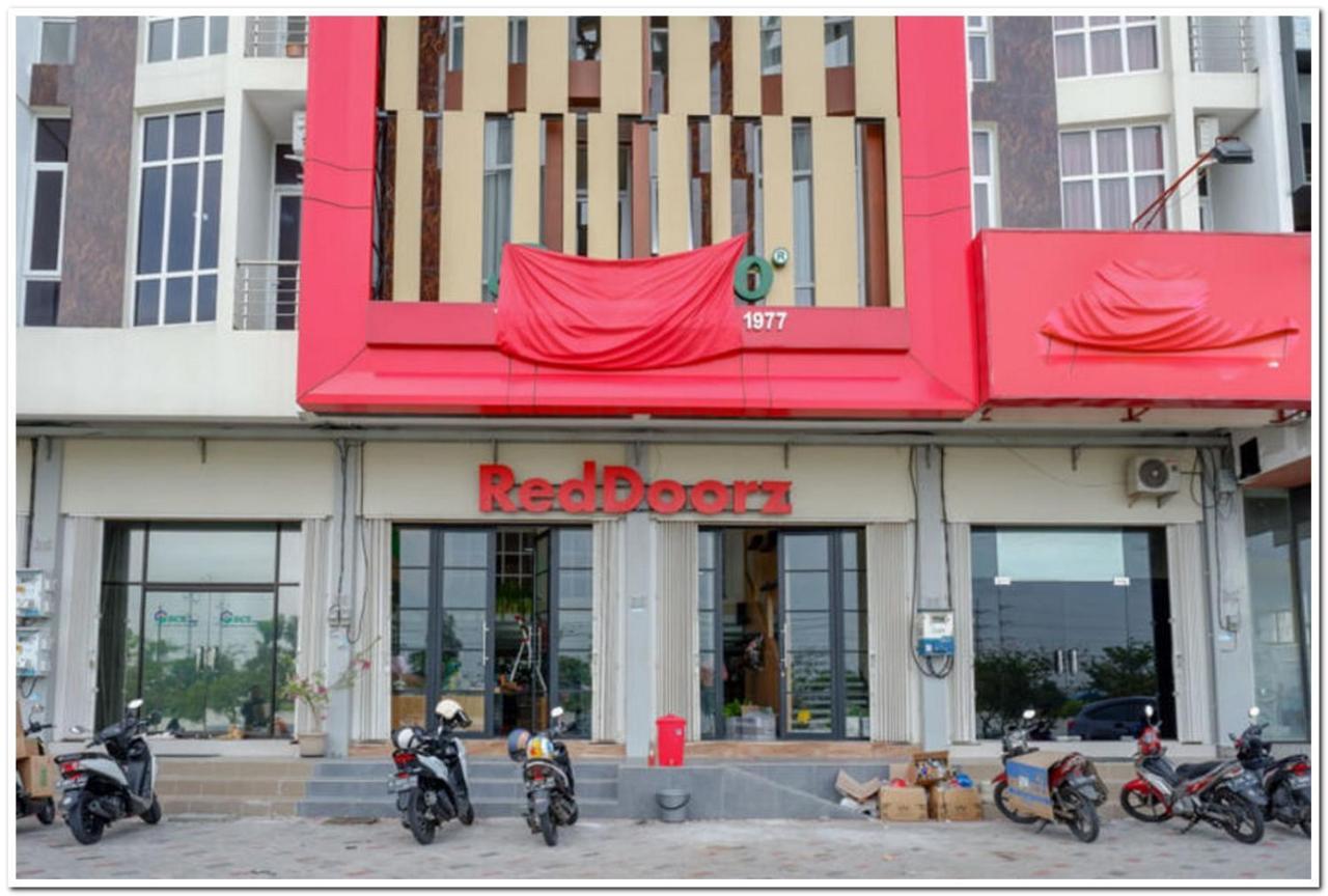 Reddoorz Plus @ Madukoro Raya Семаранг Екстериор снимка
