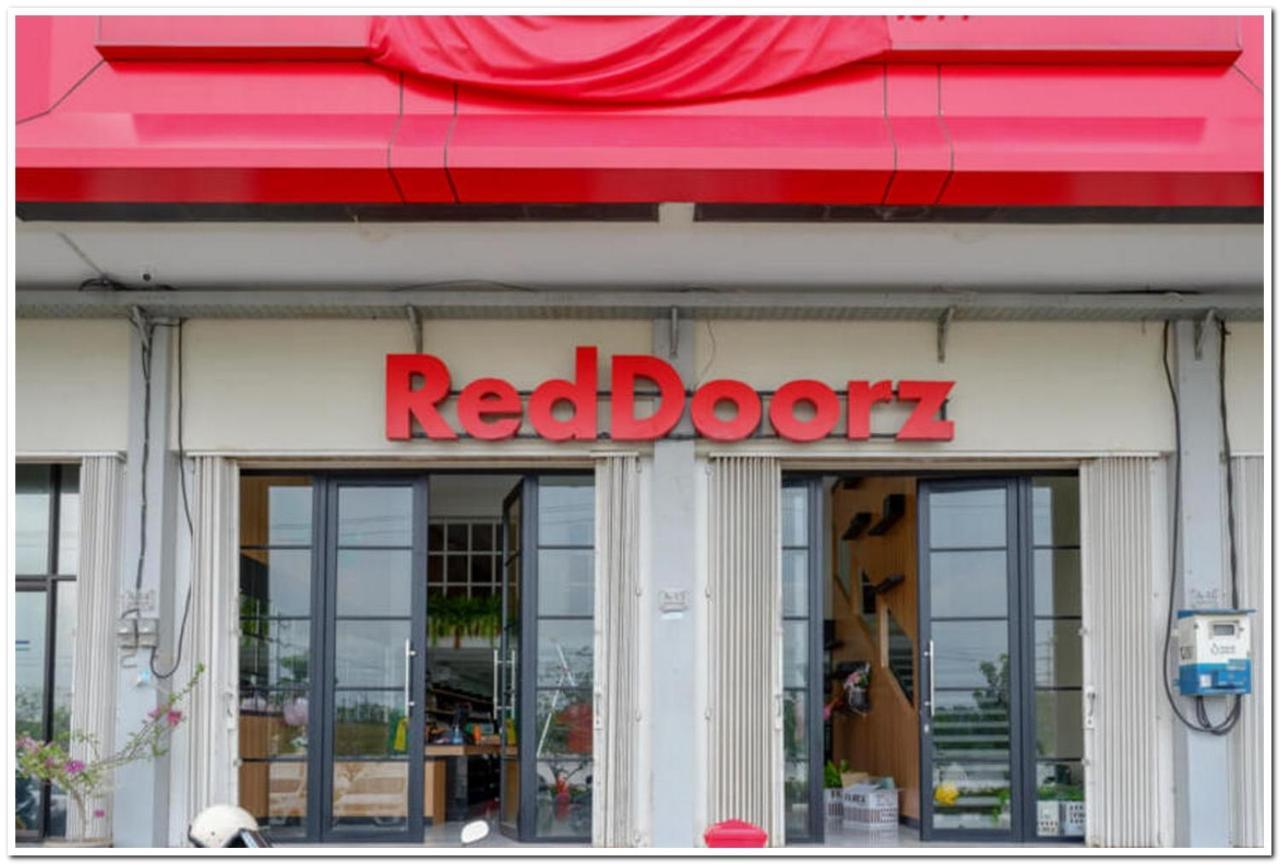 Reddoorz Plus @ Madukoro Raya Семаранг Екстериор снимка