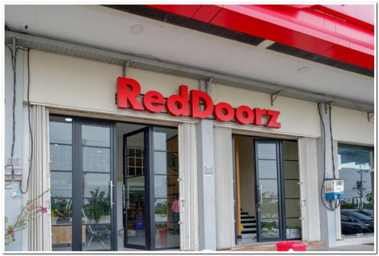 Reddoorz Plus @ Madukoro Raya Семаранг Екстериор снимка