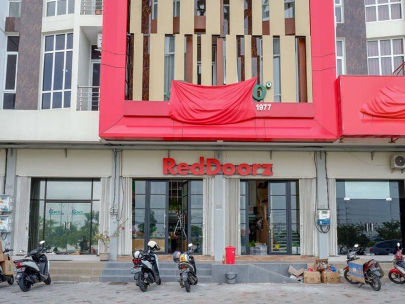 Reddoorz Plus @ Madukoro Raya Семаранг Екстериор снимка