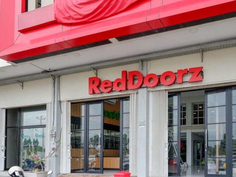 Reddoorz Plus @ Madukoro Raya Семаранг Екстериор снимка